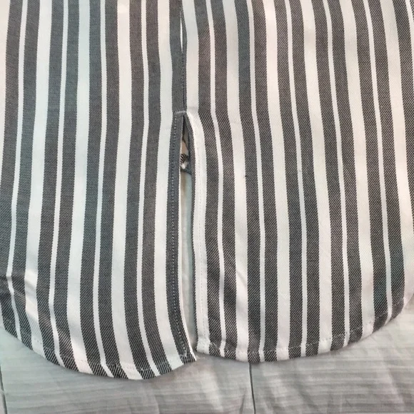 NWT! Sanctuary Peace Star Sleevless Knot Front Top - Picture 6 of 6